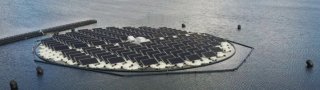 В Нидерландах построили  искусственный "остров" из 180 солнечных панелей